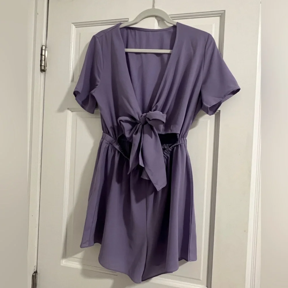 V Neck Self Tie Front Short Romper Playsuit - Picture 6 of 7